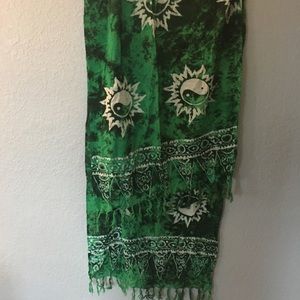 Green sarong w/ yin yang design